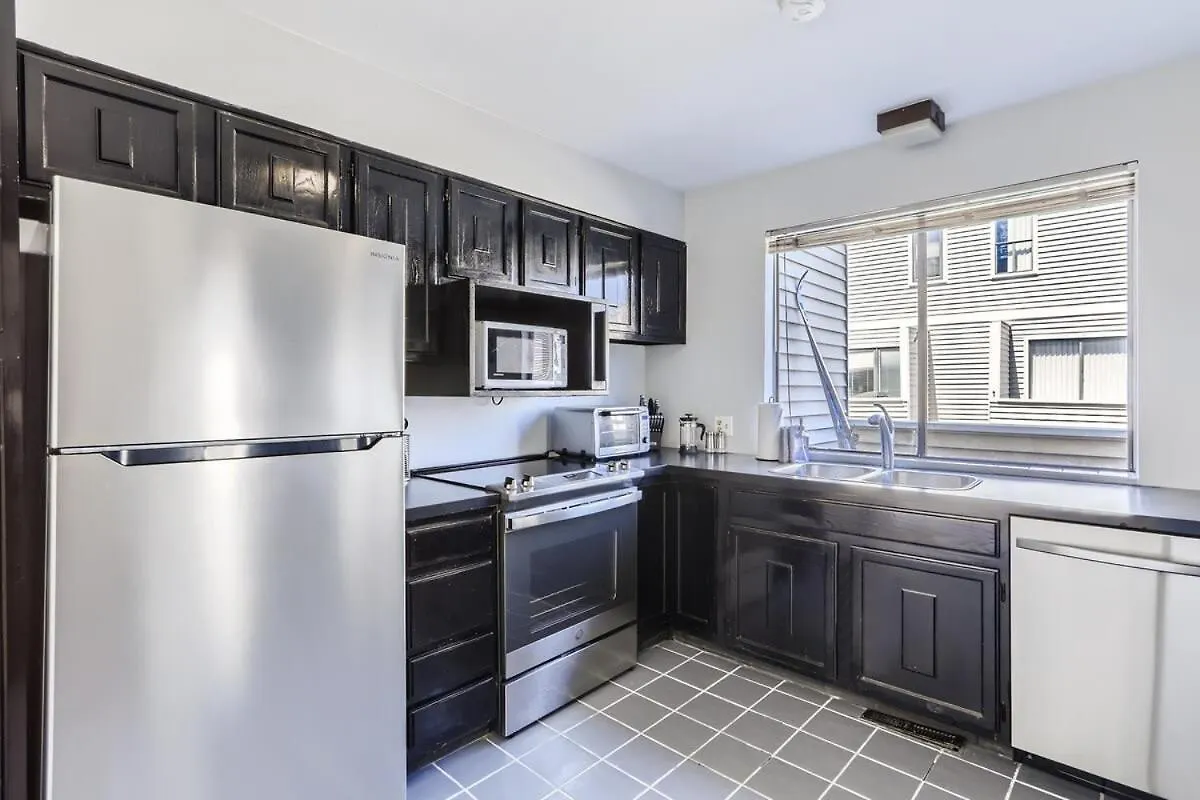 Sunny Suburban Getaway 4Br 3Ba Condo W Pool Denver Holiday home