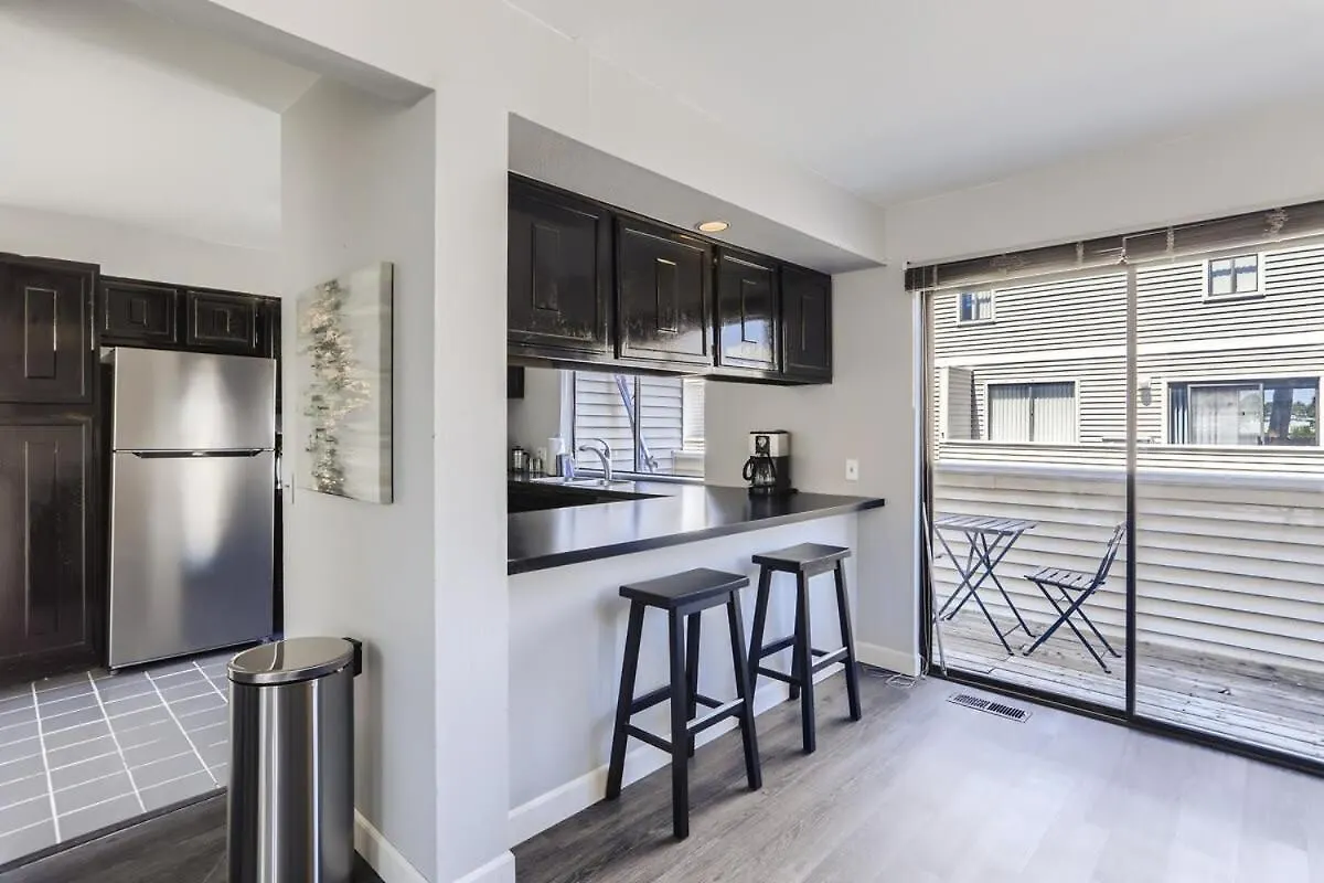 Sunny Suburban Getaway 4Br 3Ba Condo W Pool Denver Holiday home