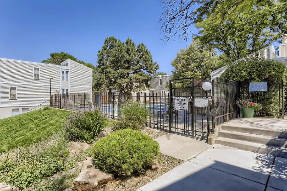 Sunny Suburban Getaway 4Br 3Ba Condo W Pool Denver 0*,  United States